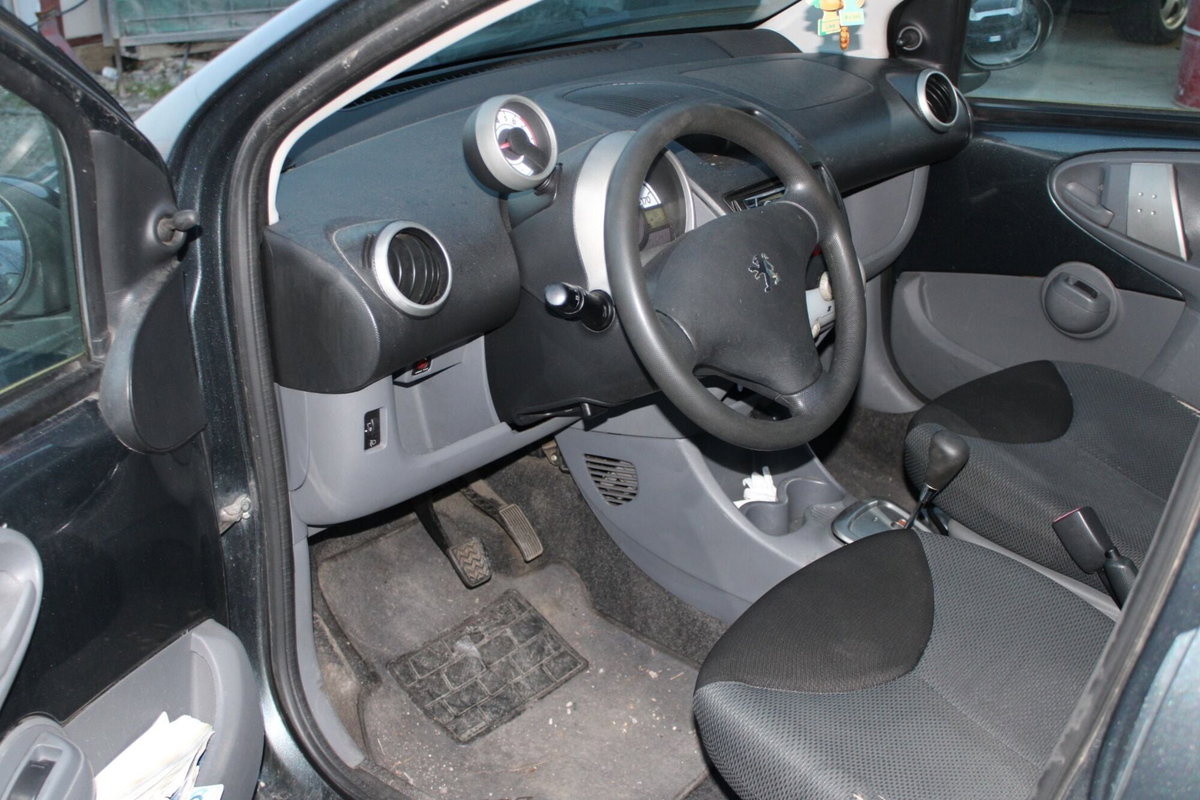 Peugeot 107 68CV 5p. Desir (18)