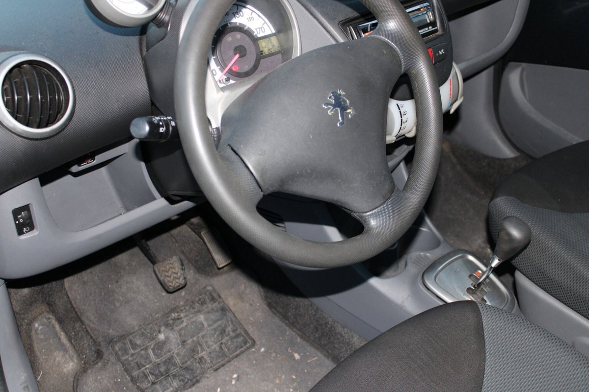 Peugeot 107 68CV 5p. Desir (19)