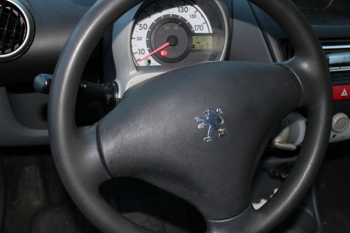 Peugeot 107 68CV 5p. Desir (20)