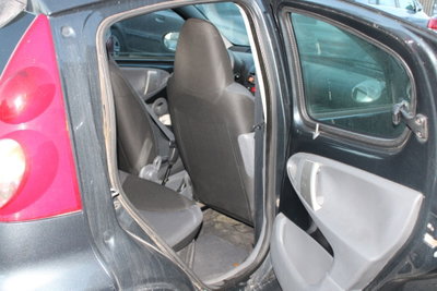 Peugeot 107 68CV 5p. Desir (9)