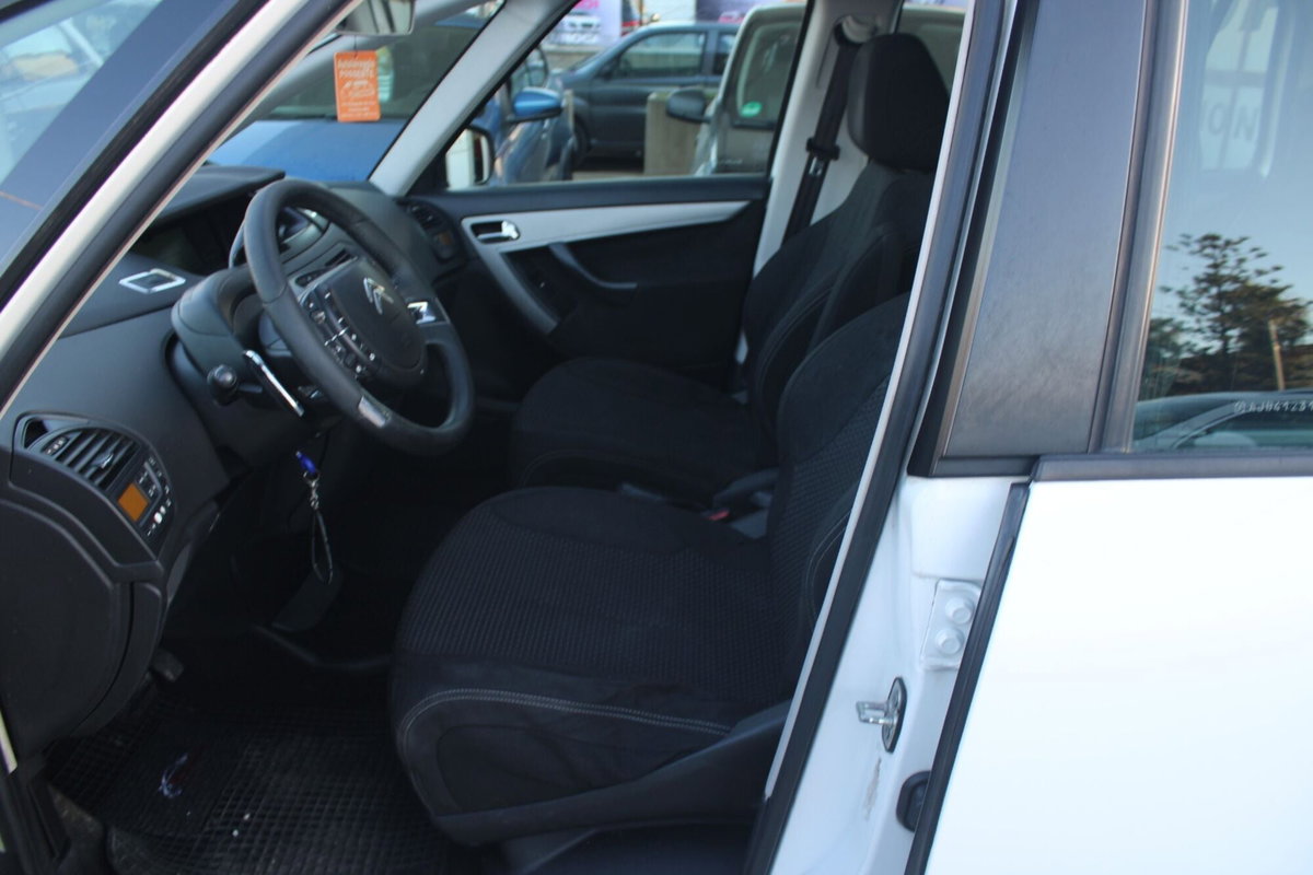 Citroen C4 Picasso 1.6 HDi 110 FAP Seduction (4)