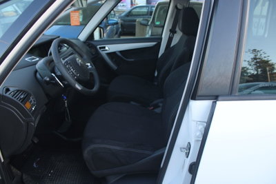 Citroen C4 Picasso 1.6 HDi 110 FAP Seduction (4)