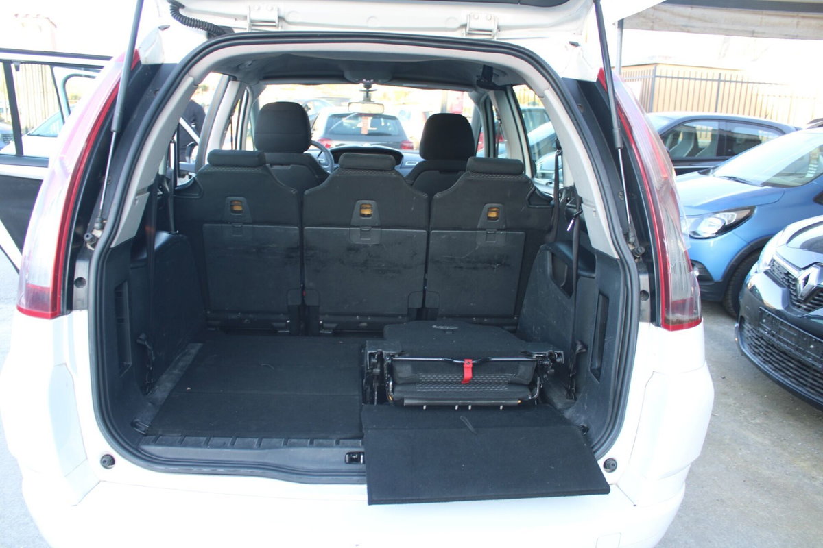 Citroen C4 Picasso 1.6 HDi 110 FAP Seduction (6)