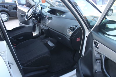 Citroen C4 Picasso 1.6 HDi 110 FAP Seduction (8)