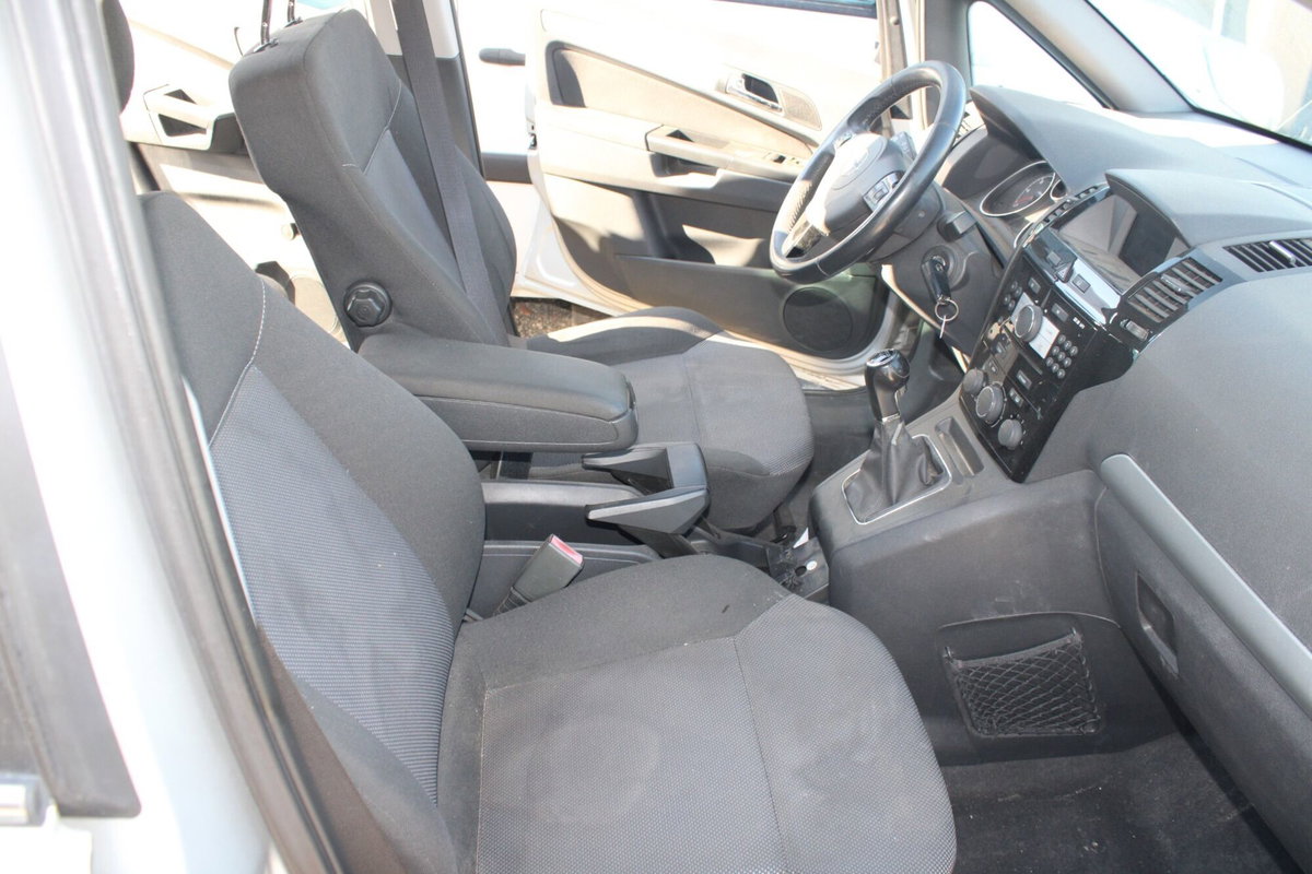 Opel Zafira 1.7 CDTI 110CV Edition (15)
