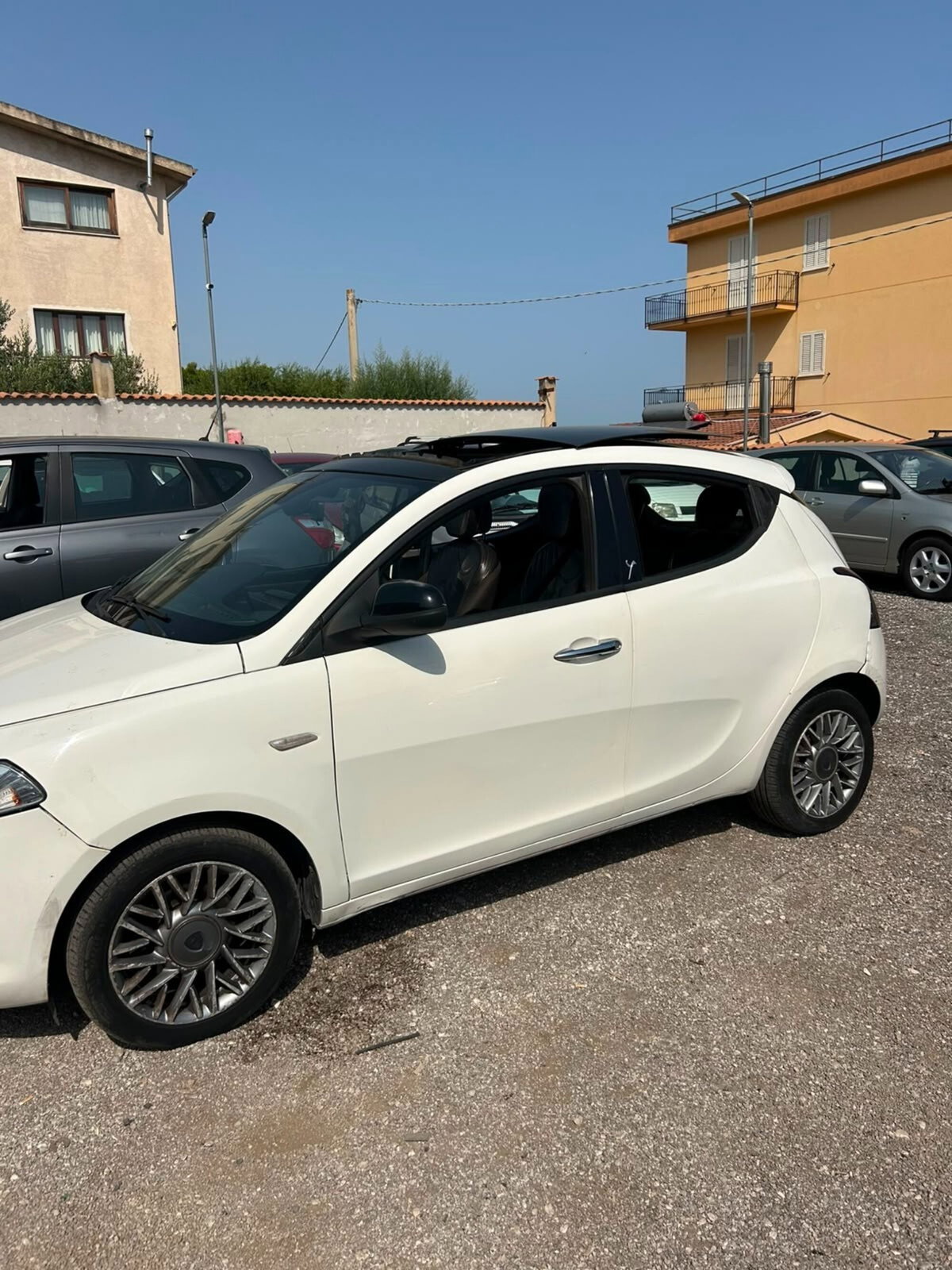 Lancia Ypsilon 1.3 MJT 16V 95 CV 5 porte S&S Silver (2)