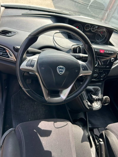 Lancia Ypsilon 1.3 MJT 16V 95 CV 5 porte S&S Gold (6)