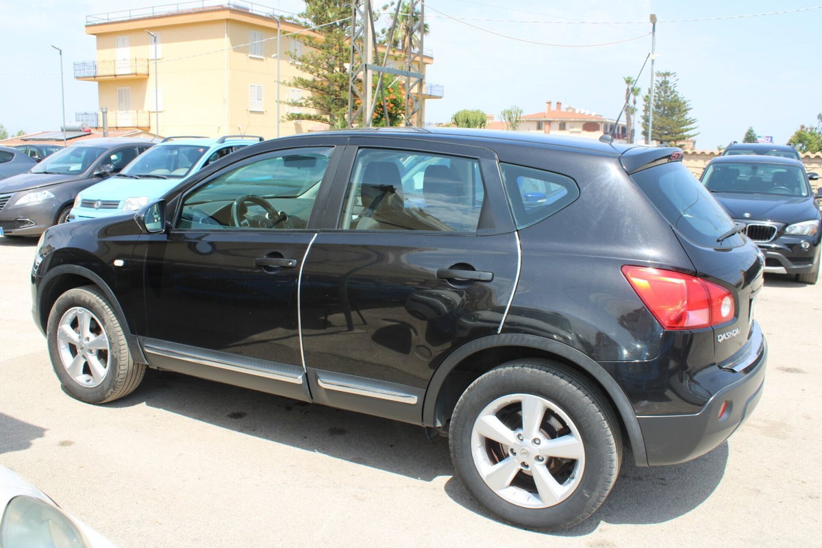 Nissan Qashqai 1.5 dCi Visia (6)