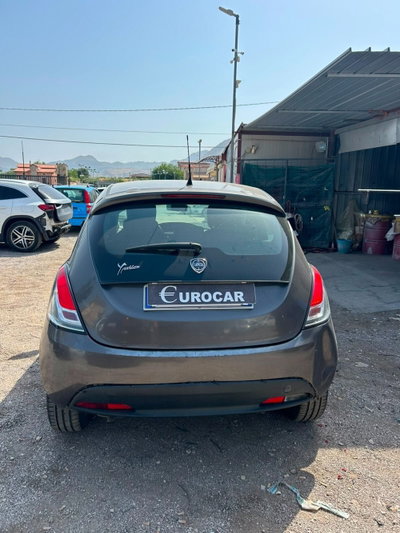 Lancia Ypsilon 1.2 69 CV Unyca (11)