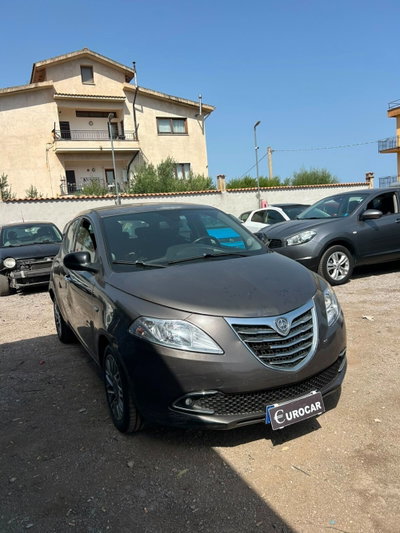 Lancia Ypsilon 1.2 69 CV Unyca (2)