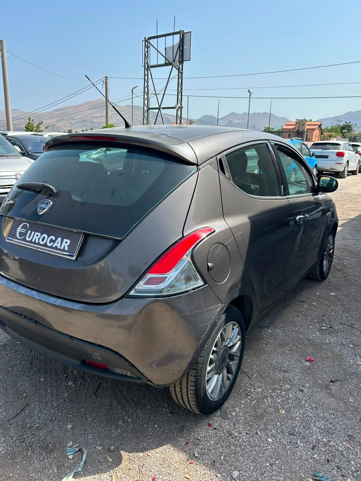 Lancia Ypsilon 1.2 69 CV Unyca (4)