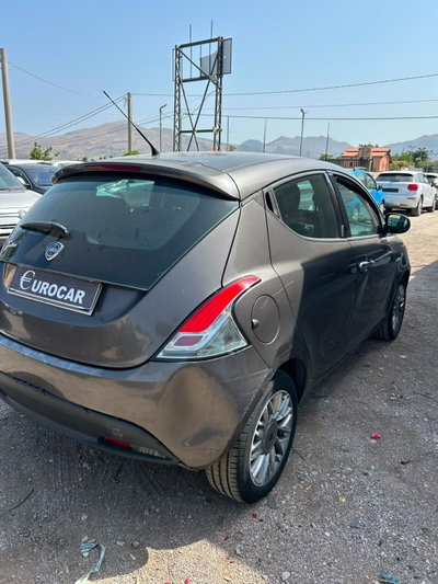 Lancia Ypsilon 1.2 69 CV Unyca (4)
