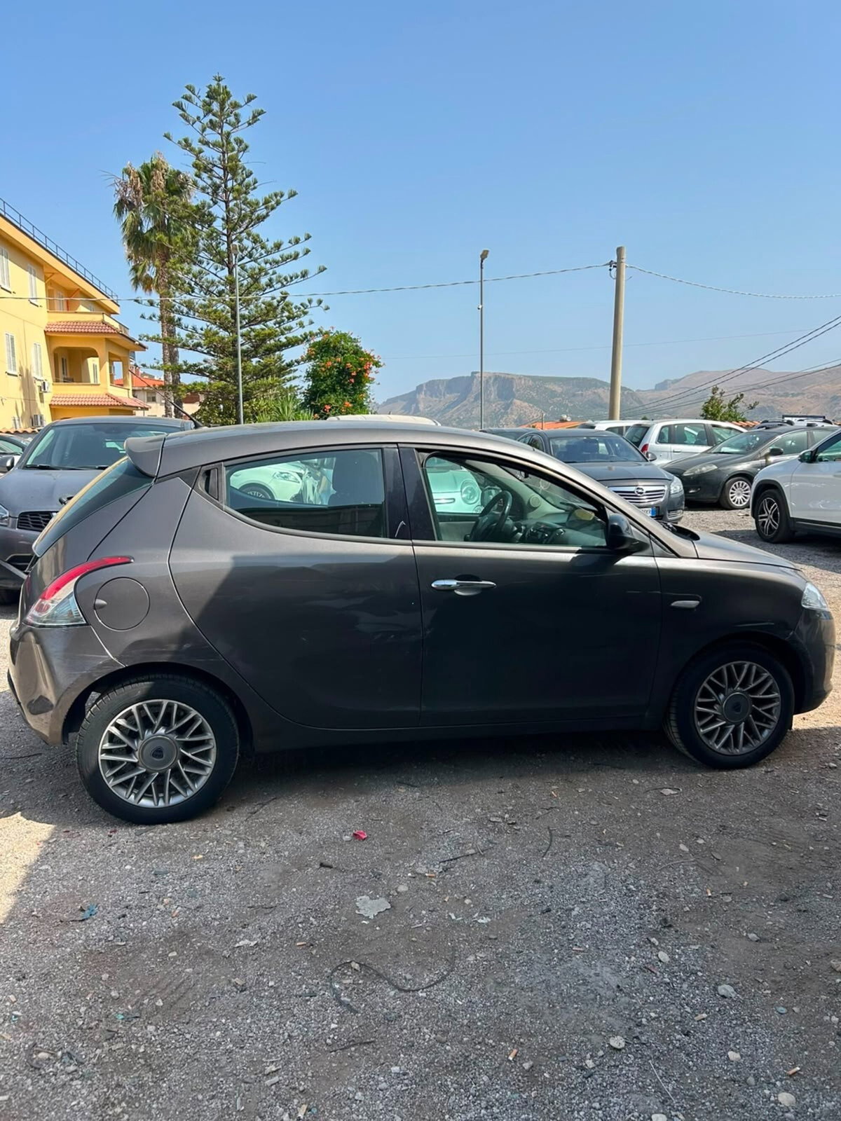 Lancia Ypsilon 1.2 69 CV Unyca (5)