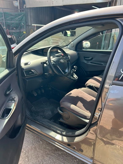 Lancia Ypsilon 1.2 69 CV Unyca (7)
