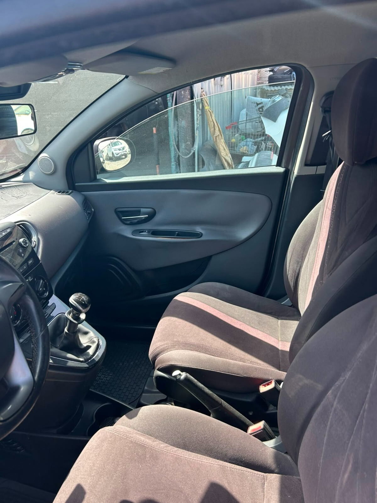 Lancia Ypsilon 1.2 69 CV Unyca (8)