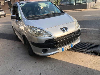 Peugeot 1007 1.4 Happy usata