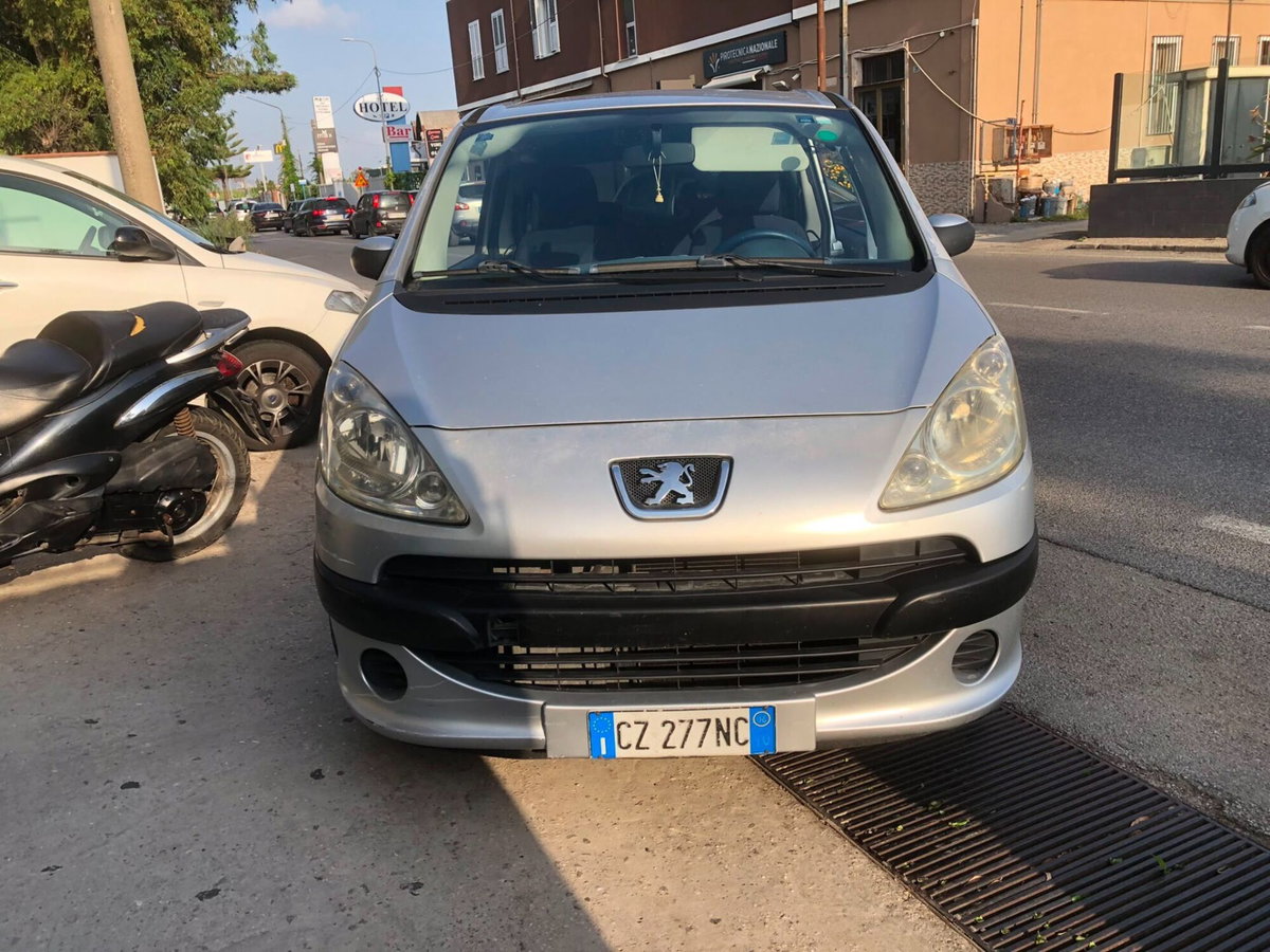 Peugeot 1007 1.4 Happy (4)