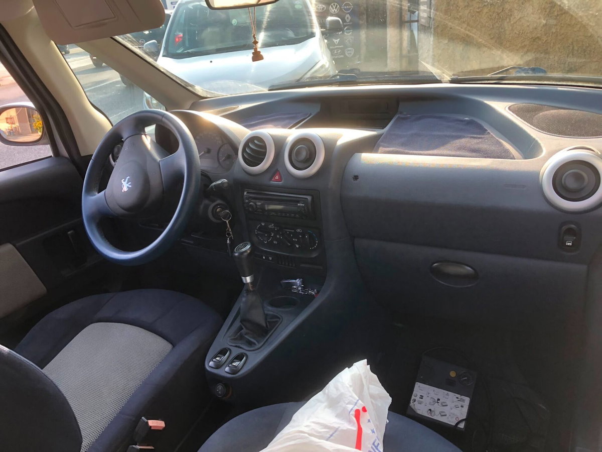 Peugeot 1007 1.4 Happy (8)