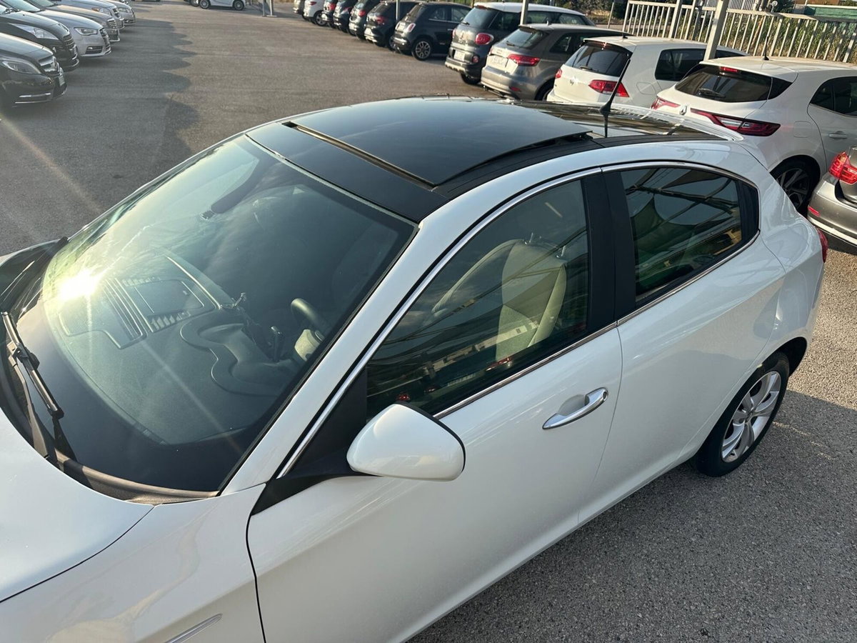 Alfa Romeo Giulietta 1.6 JTDm-2 Progression c/CL (8)
