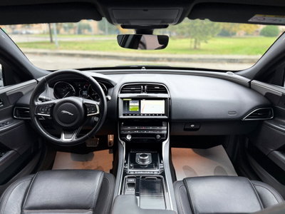 Jaguar XE 2.0 D Turbo 180 CV AWD aut. Prestige (11)