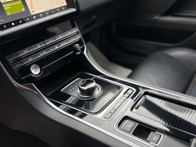 Jaguar XE 2.0 D Turbo 180 CV AWD aut. Prestige (15)