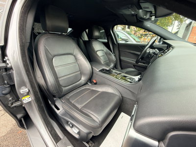 Jaguar XE 2.0 D Turbo 180 CV AWD aut. Prestige (17)