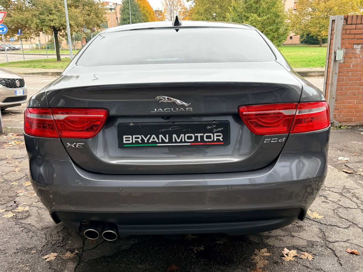 Jaguar XE 2.0 D Turbo 180 CV AWD aut. Prestige (4)
