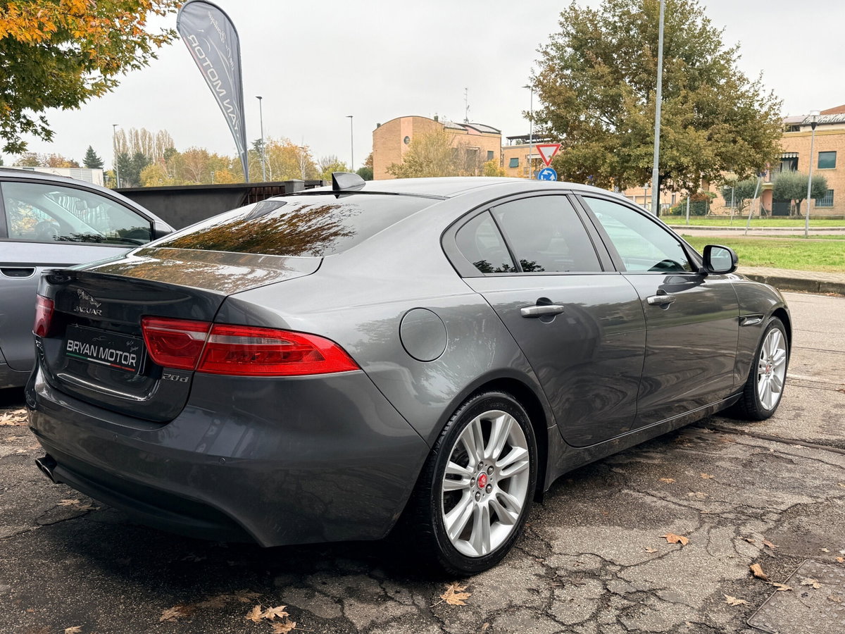 Jaguar XE 2.0 D Turbo 180 CV AWD aut. Prestige (5)