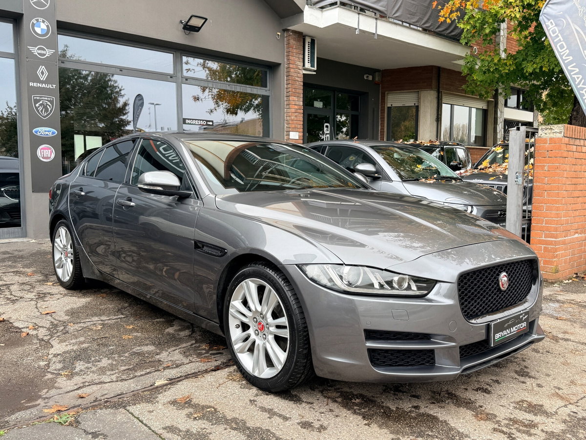 Jaguar XE 2.0 D Turbo 180 CV AWD aut. Prestige (6)