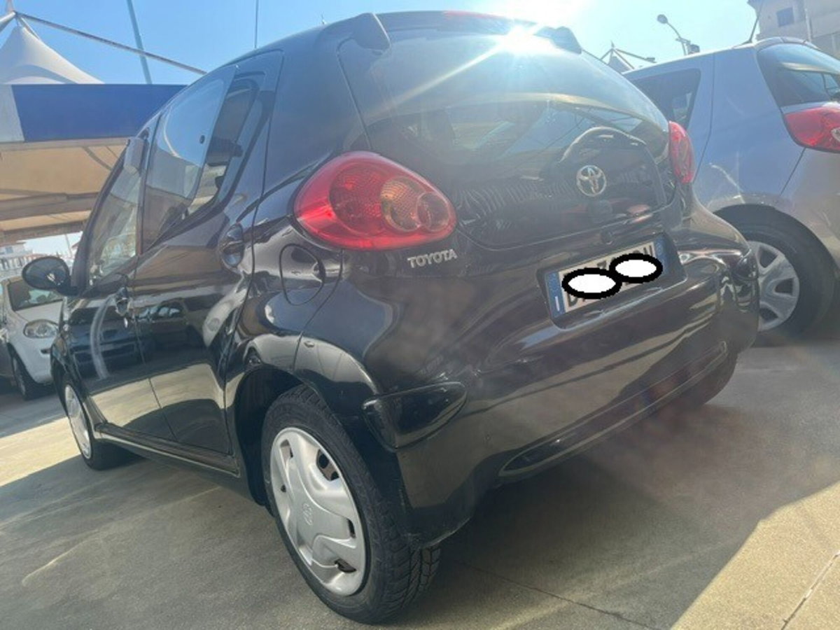 Toyota Aygo 1.0 12V VVT-i 5 porte Sol (2)