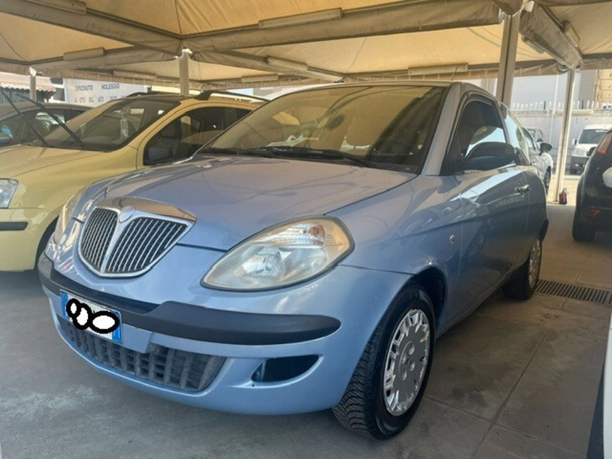 Lancia Ypsilon 1.2 Argento (2)