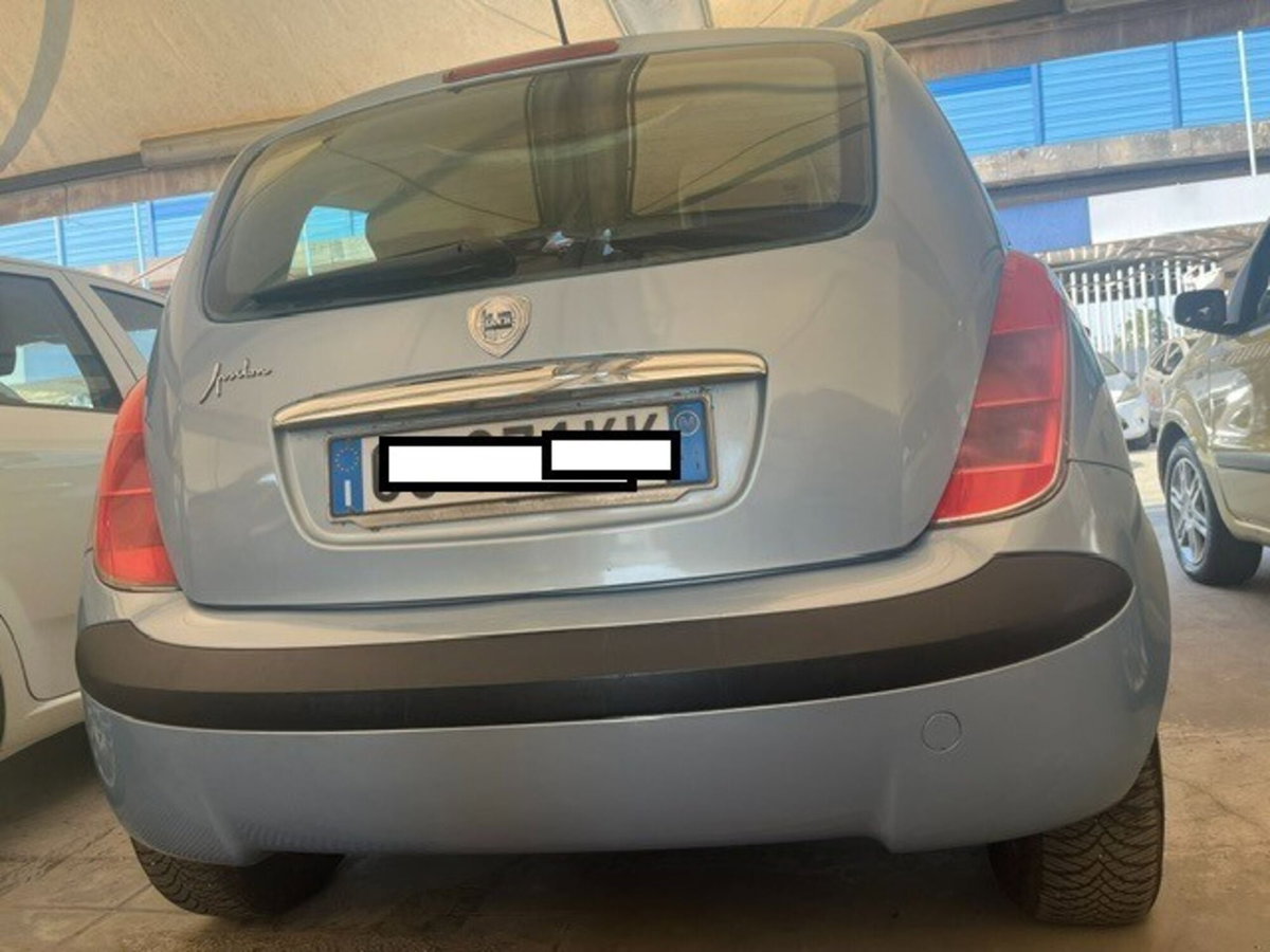 Lancia Ypsilon 1.2 Argento (6)