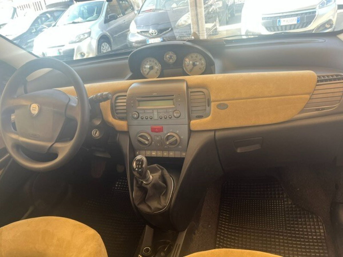 Lancia Ypsilon 1.2 Argento (7)