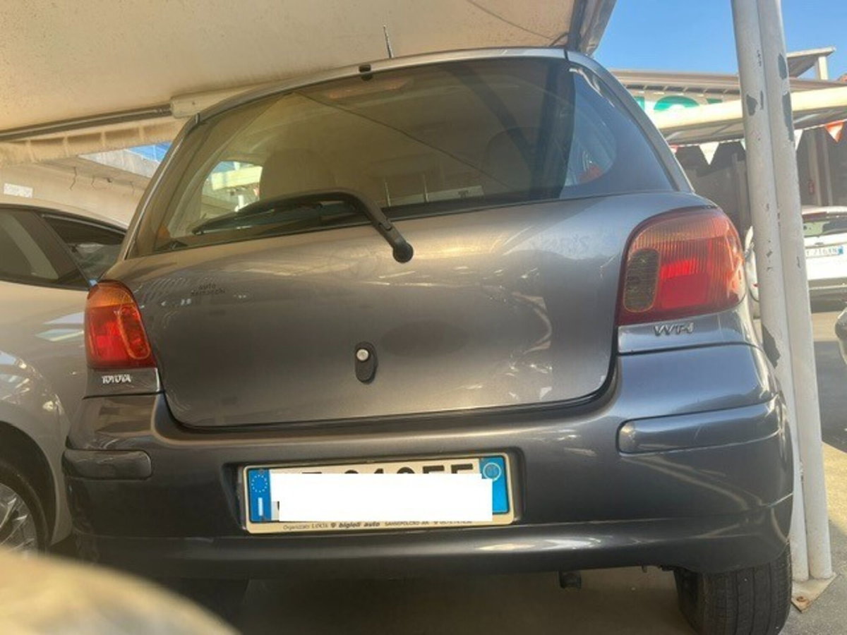 Toyota Yaris 16V cat 3 porte Sol (2)