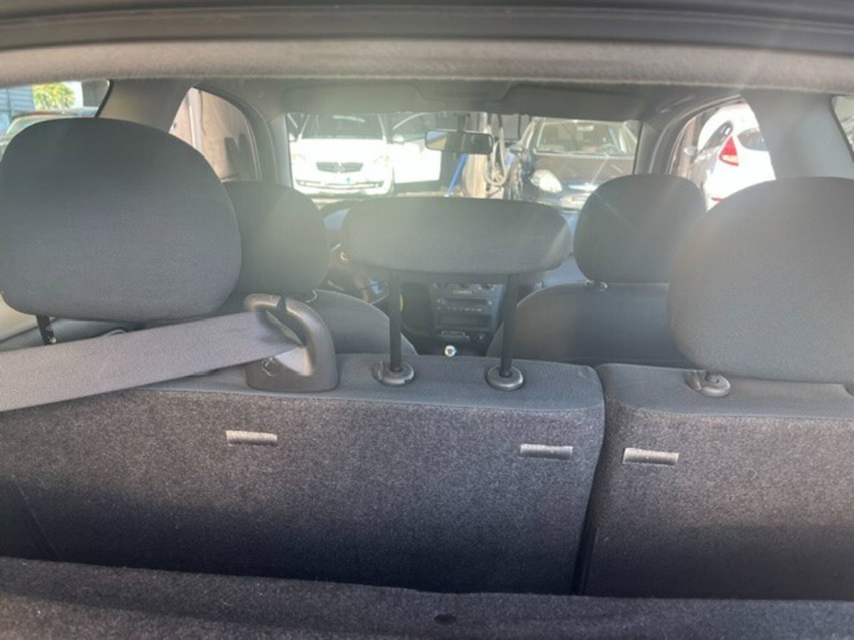 Toyota Yaris 16V cat 3 porte Sol (7)