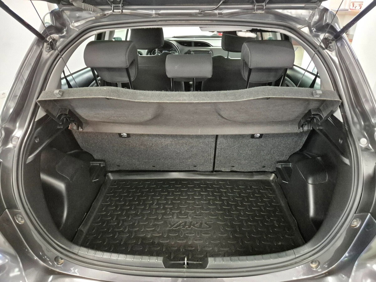 Toyota Yaris 1.0 5 porte Active (10)