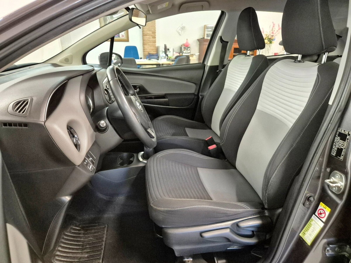 Toyota Yaris 1.0 5 porte Active (6)