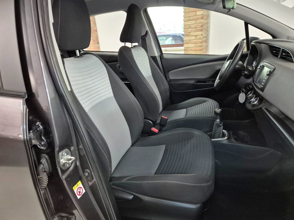 Toyota Yaris 1.0 5 porte Active (7)