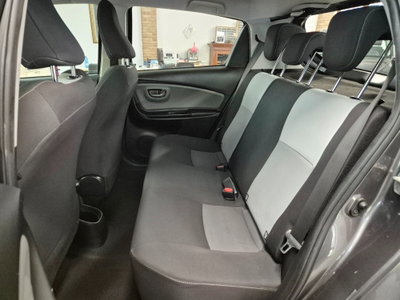 Toyota Yaris 1.0 5 porte Active (9)