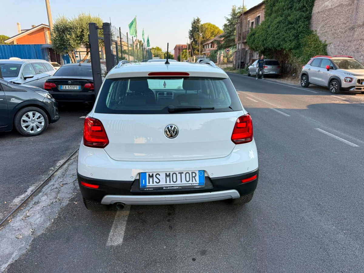 Volkswagen Polo Cross 1.4 TDI DSG BlueMotion Technology (13)