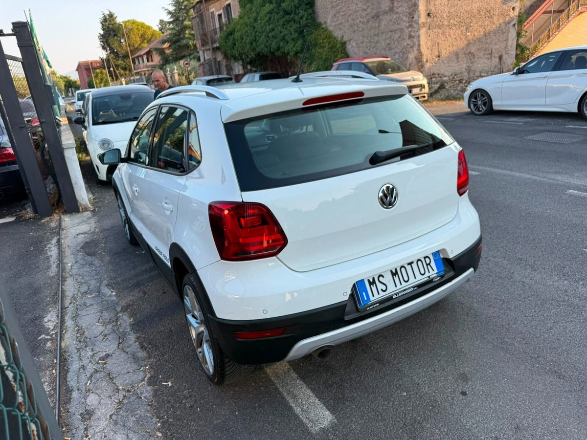 Volkswagen Polo Cross 1.4 TDI DSG BlueMotion Technology (14)