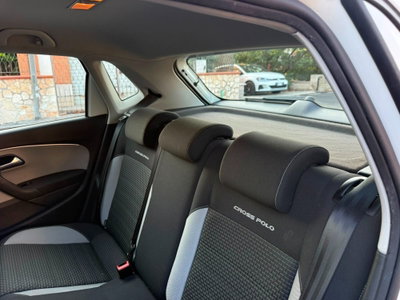 Volkswagen Polo Cross 1.4 TDI DSG BlueMotion Technology (9)