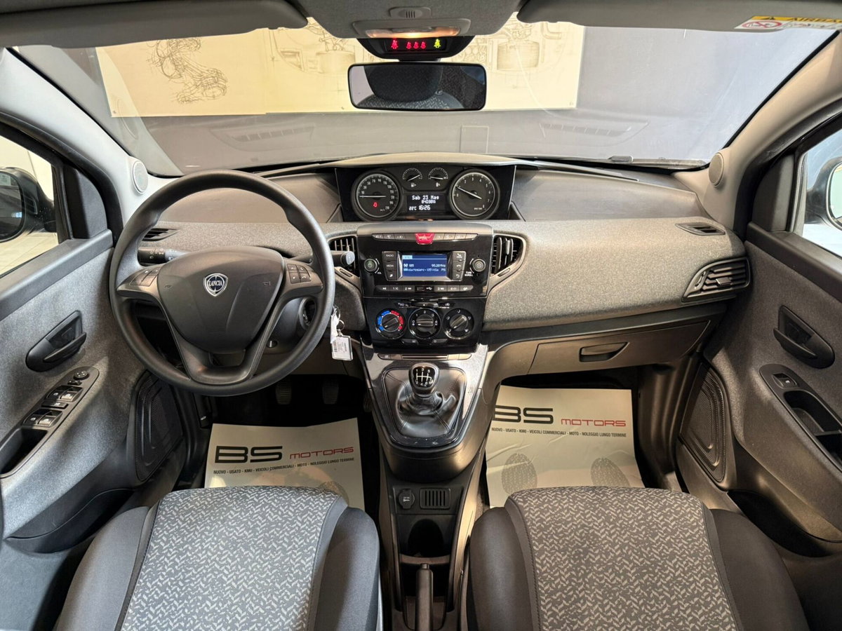 Lancia Ypsilon 1.0 FireFly 5 porte S&S Hybrid Silver Plus (11)
