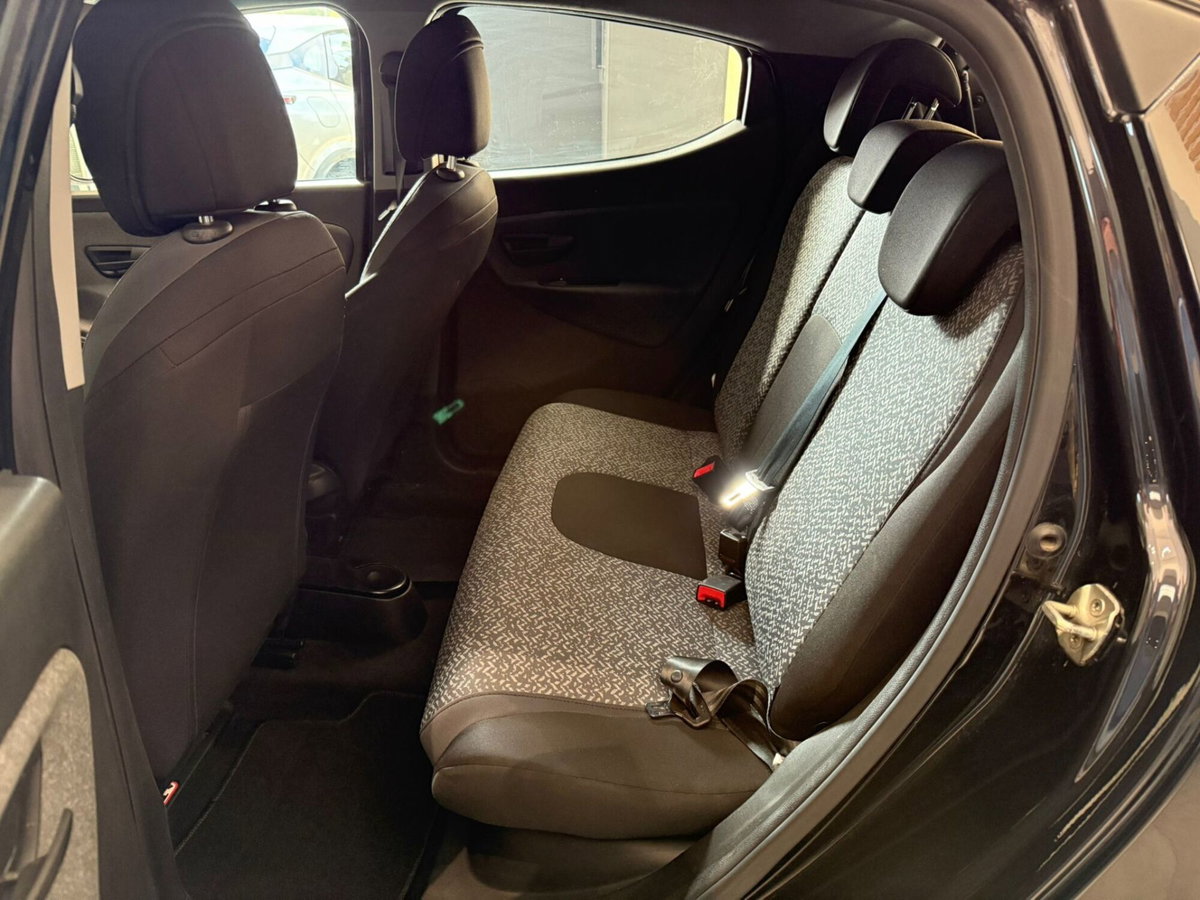 Lancia Ypsilon 1.0 FireFly 5 porte S&S Hybrid Silver Plus (14)