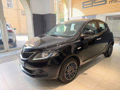 Lancia Ypsilon 1.0 FireFly 5 porte S&S Hybrid Silver Plus (4)