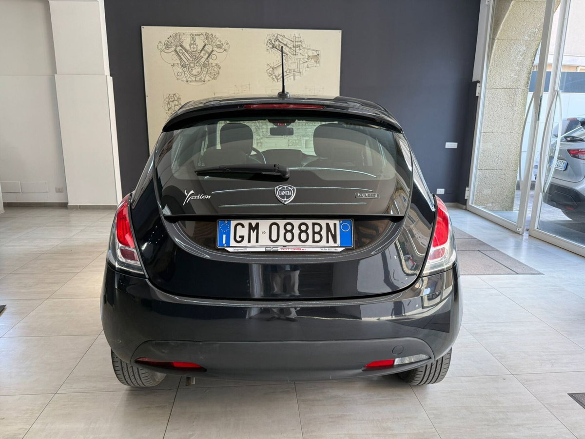 Lancia Ypsilon 1.0 FireFly 5 porte S&S Hybrid Silver Plus (6)