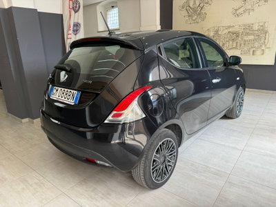 Lancia Ypsilon 1.0 FireFly 5 porte S&S Hybrid Silver Plus (7)