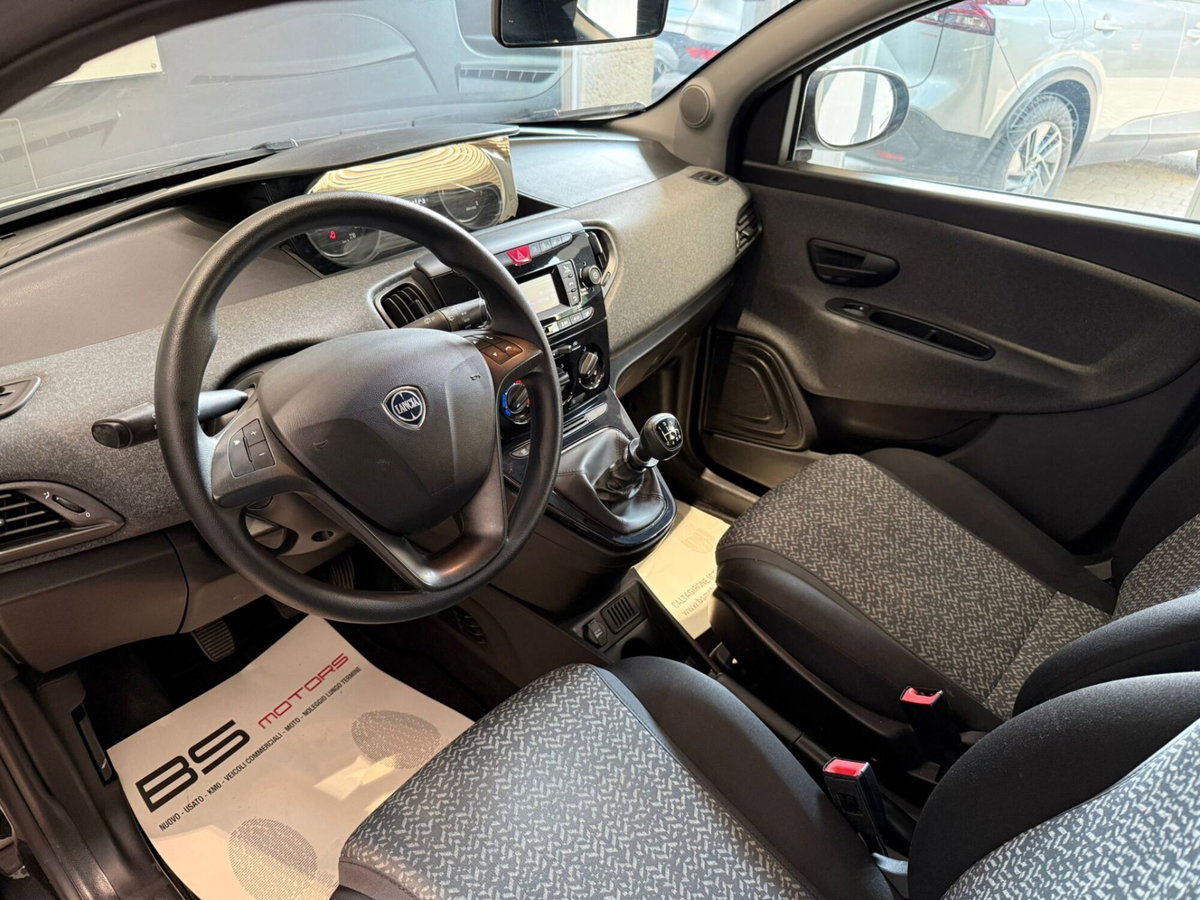 Lancia Ypsilon 1.0 FireFly 5 porte S&S Hybrid Silver Plus (9)