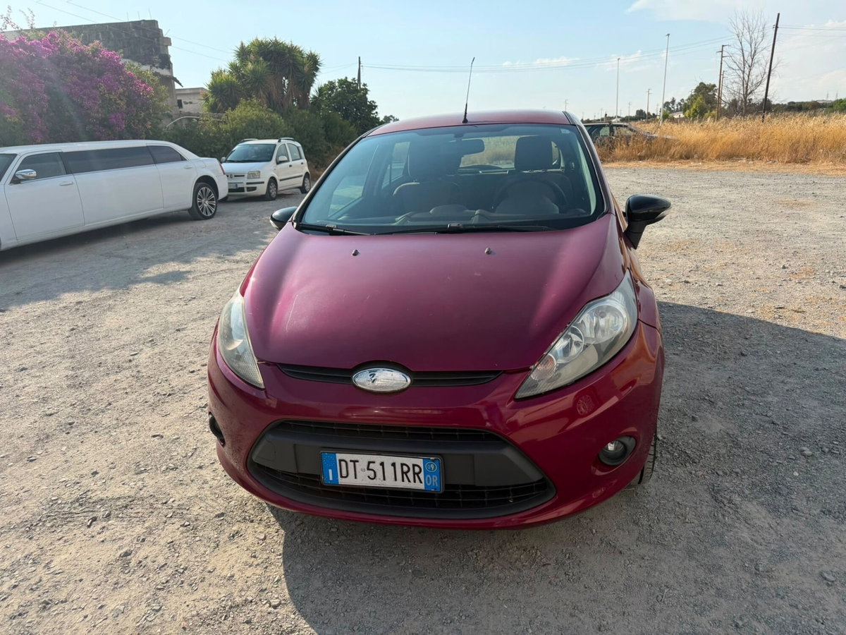 Ford Fiesta 1.4 TDCi 68CV 5 porte Titanium (2)