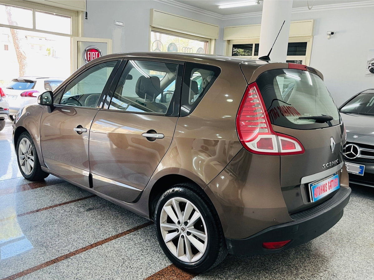 Renault Scenic E-Tech Electric 1.5 dCi 110CV Luxe (4)